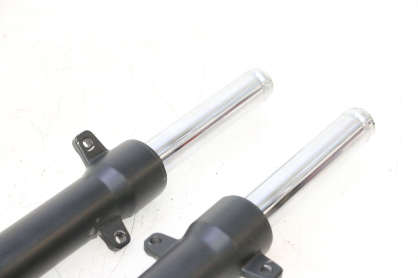 photo de BOTELLA HORQUILLA  PEUGEOT KISBEE 4T 50 (2023 - 2026) - Características distintivas