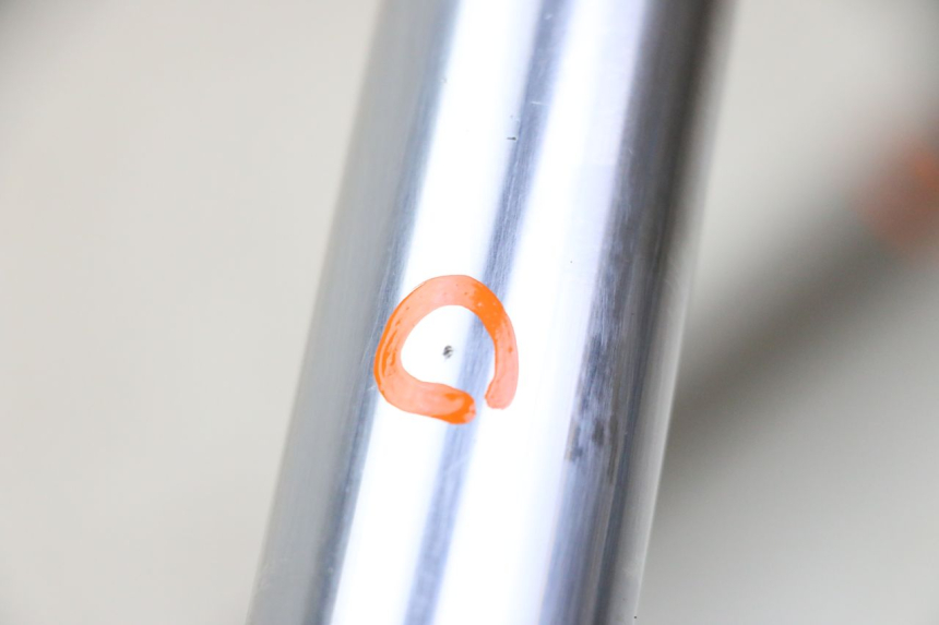 photo de BOTELLA HORQUILLA  KAWASAKI KX 65 (2000 - 2019) - Detalles de los puntos de fijación