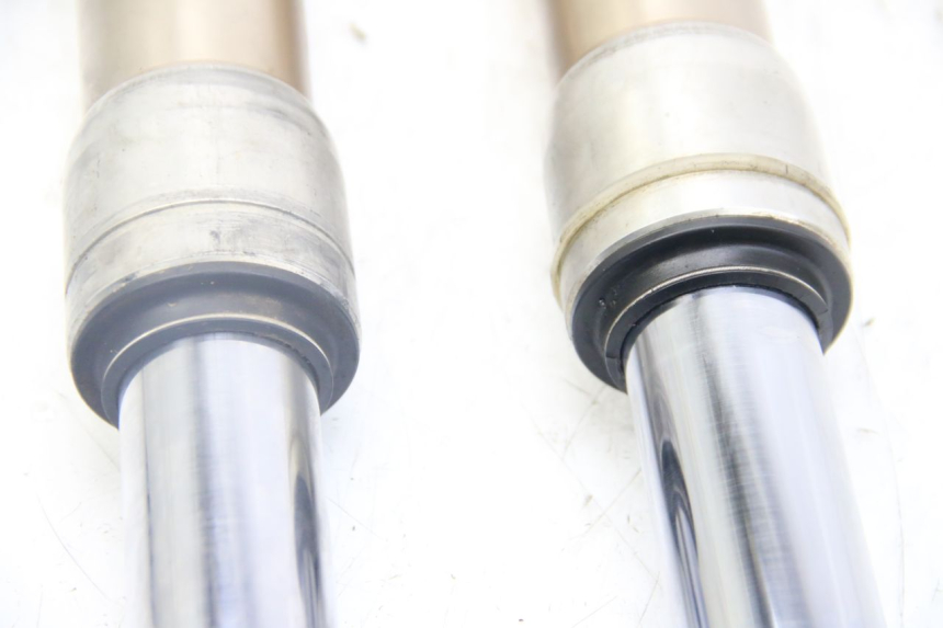 photo de TUBO DE HORQUILLA KAWASAKI KX 85 (2001 - 2013) - Primer plano técnico