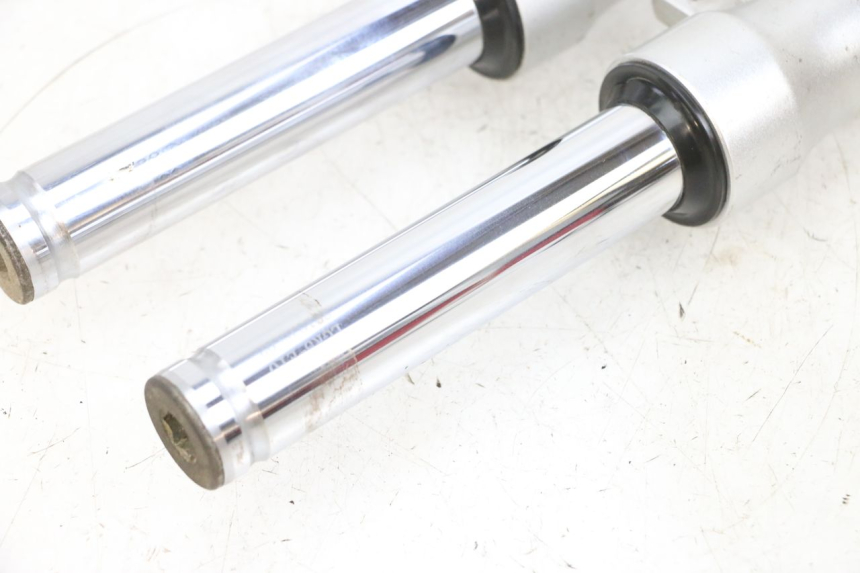 photo de BOTELLA HORQUILLA  KYMCO LIKE 125 (2009 - 2016) - Estado de la superficie y material