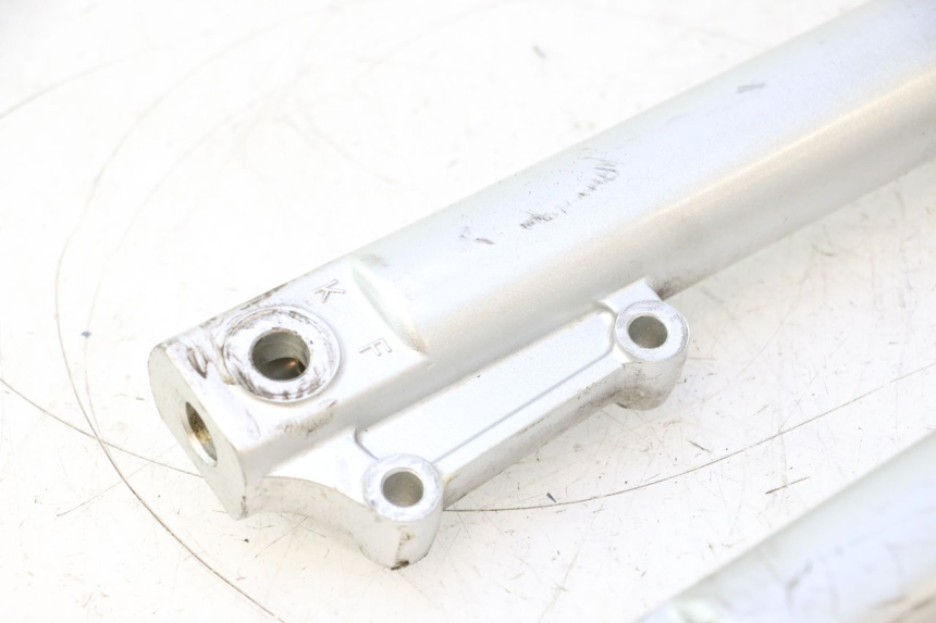 photo de BOTELLA HORQUILLA  KYMCO LIKE 125 (2009 - 2016) - Primer plano de alta resolución
