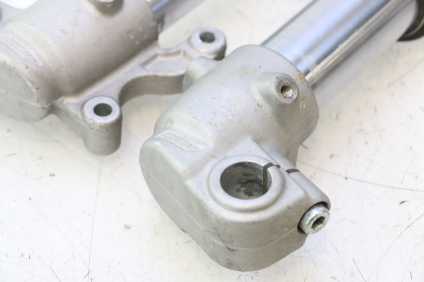 photo de BOTELLA HORQUILLA  RIEJU MRT PRO SUPERMOTARD 50 (2007 - 2018) - Estado de la superficie y material