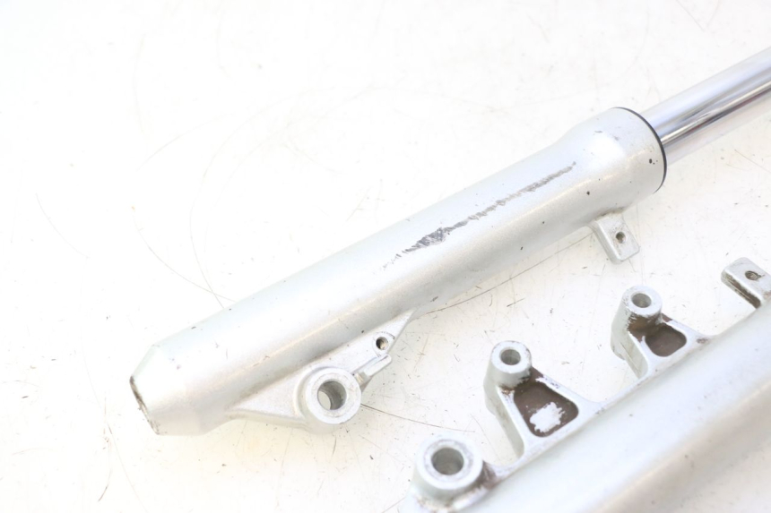 photo de BOTELLA HORQUILLA  KYMCO LIKE 4T 50 (2019 - 2025) - Primer plano técnico