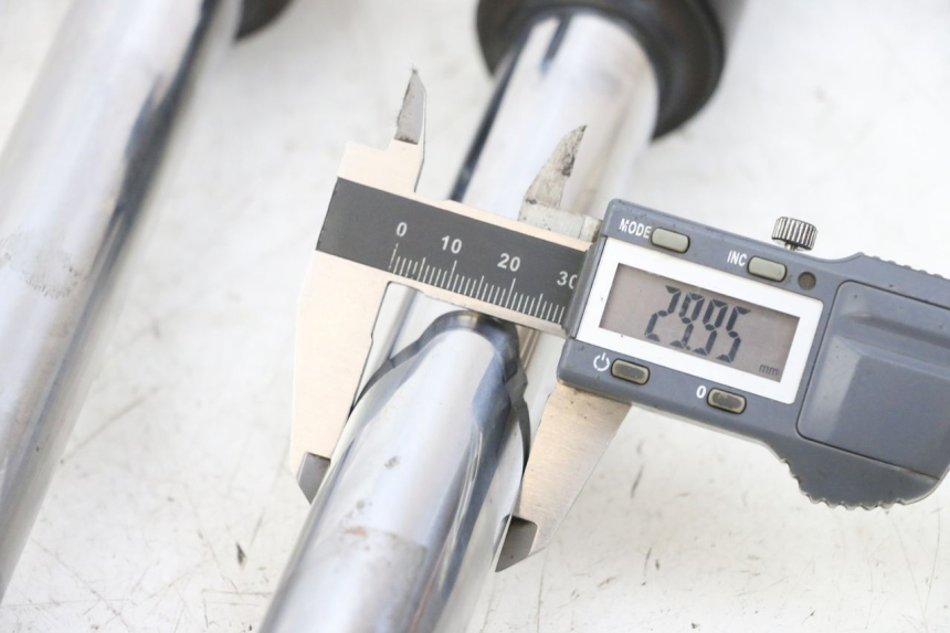 photo de BOTELLA HORQUILLA  PIAGGIO NEW TYPHOON 50 (2018 - 2021) - Detalle de la pieza