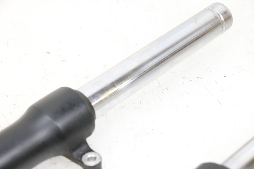 photo de BOTELLA HORQUILLA  PIAGGIO NEW TYPHOON 50 (2018 - 2021) - Primer plano de alta resolución