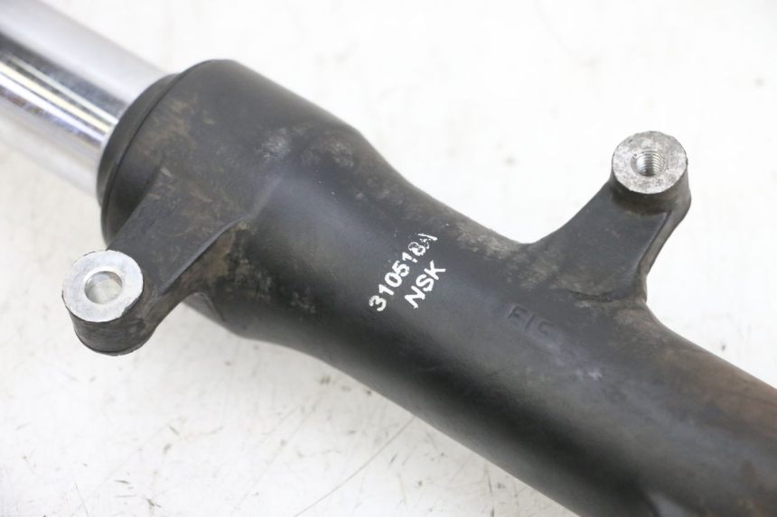 photo de BOTELLA HORQUILLA  PIAGGIO NEW TYPHOON 50 (2018 - 2021) - Primer plano técnico