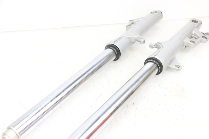 photo de BOTELLA HORQUILLA  MOTO GUZZI NORGE 8V GT 1200 (2011 - 2016) - Zoom estado de uso