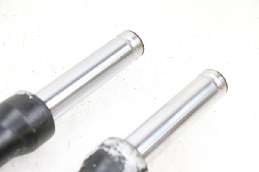 photo de BOTELLA HORQUILLA  JM MOTORS OLDIES GT 4T 50 (2018 - 2025) - Detalles de los puntos de fijación