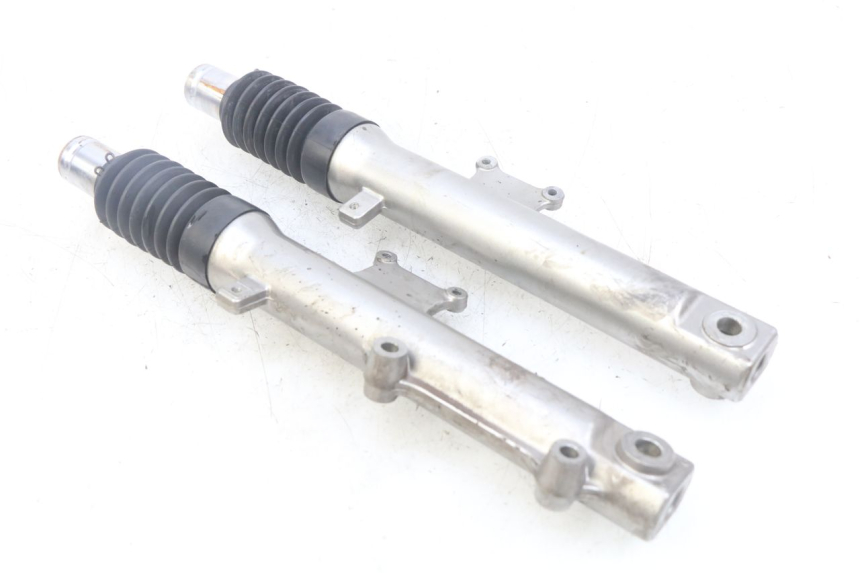 photo de TUBO DE HORQUILLA SYM ORBIT 2 4T 50 (2008 - 2017) - Detalles de los puntos de fijación