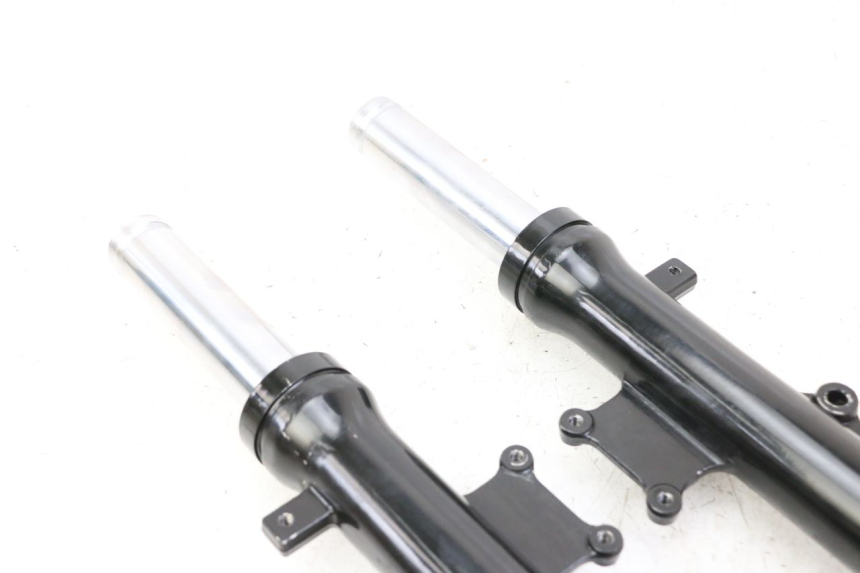 photo de TUBO DE HORQUILLA SYM ORBIT 2 4T 50 (2008 - 2017) - Detalles de los puntos de fijación