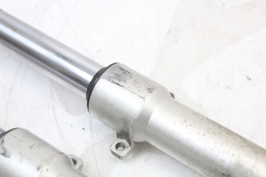 photo de BOTELLA HORQUILLA  PEUGEOT DJANGO 125 (2014 - 2017) - Detalles de los puntos de fijación