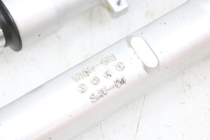 photo de BOTELLA HORQUILLA  PIAGGIO LIBERTY IGET 4T 50 (2021 - 2025) - Detalles de los puntos de fijación