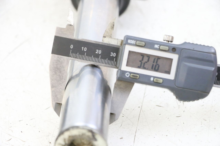 photo de BOTELLA HORQUILLA  LIGIER PULSE 3 1 (2014 - 2020) - Detalle de la pieza