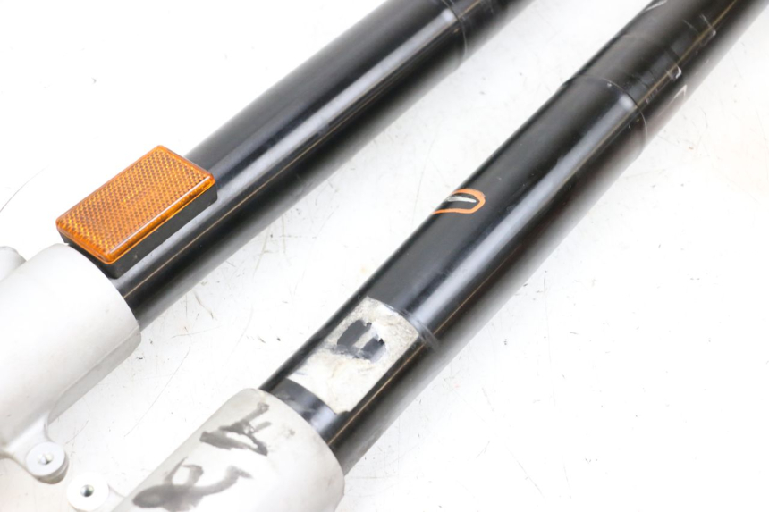 photo de BOTELLA HORQUILLA  BMW R GS 1250 (2021 - 2024) - Enfoque en la estructura