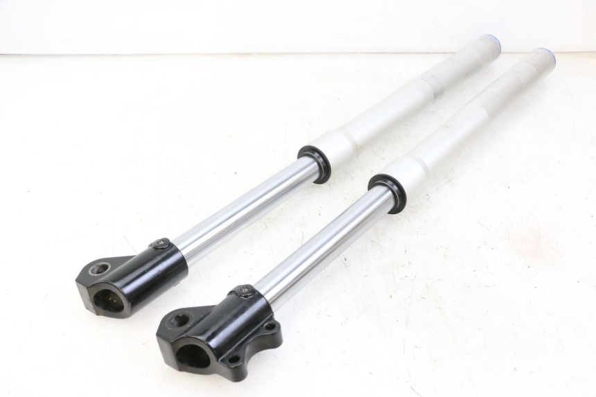 photo de BOTELLA HORQUILLA  APOLLO RFZ 125 - Zoom sobre los componentes