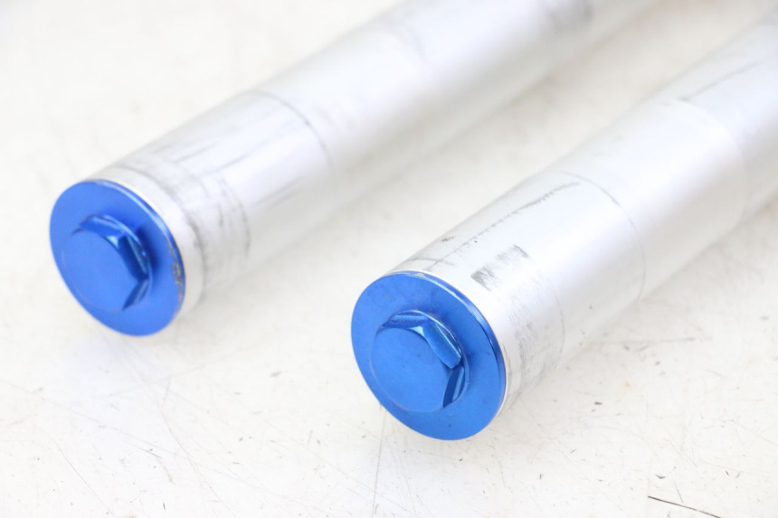 photo de BOTELLA HORQUILLA  APOLLO RFZ 125 - Estado de la superficie y material