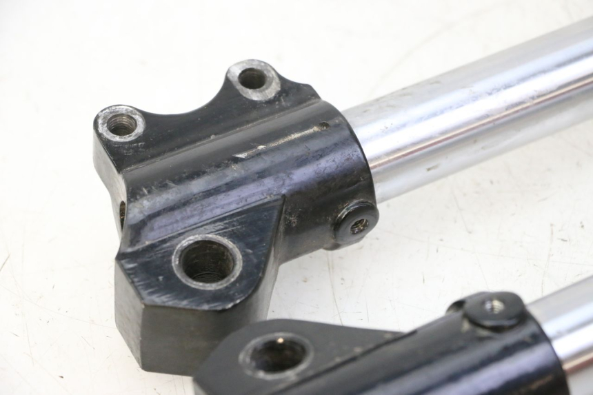 photo de TUBO DE HORQUILLA APOLLO RFZ 150 - Características distintivas