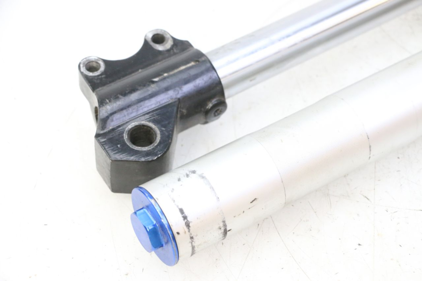 photo de TUBO DE HORQUILLA APOLLO RFZ 150 - Inspección visual detallada