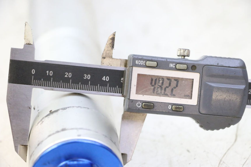 photo de TUBO DE HORQUILLA APOLLO RFZ 150 - Otra perspectiva