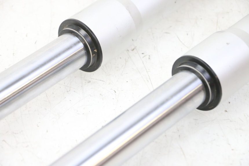 photo de BOTELLA HORQUILLA  APOLLO RFZ 125 - Primer plano de alta resolución