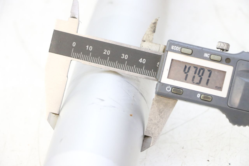 photo de BOTELLA HORQUILLA  APOLLO RFZ 125 - Primer plano técnico