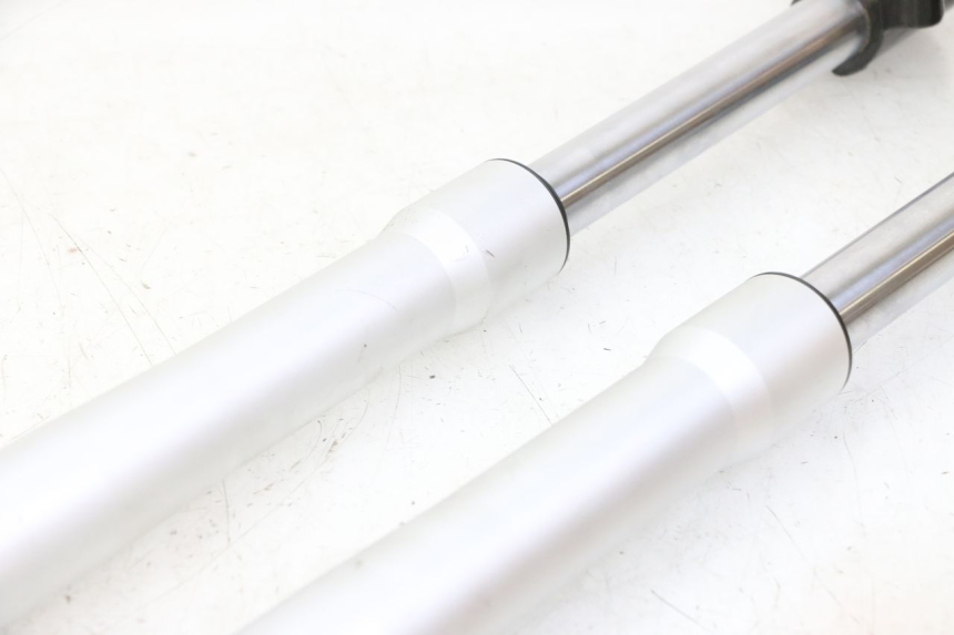 photo de BOTELLA HORQUILLA  APOLLO RFZ 125 - Estado de la superficie y material