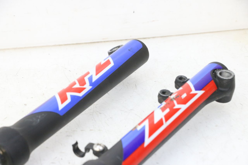 photo de BOTELLA HORQUILLA  APOLLO RFZ 125 - Primer plano de alta resolución