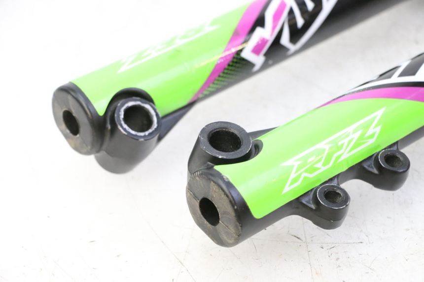 photo de BOTELLA HORQUILLA  APOLLO RFZ 125 - Características distintivas