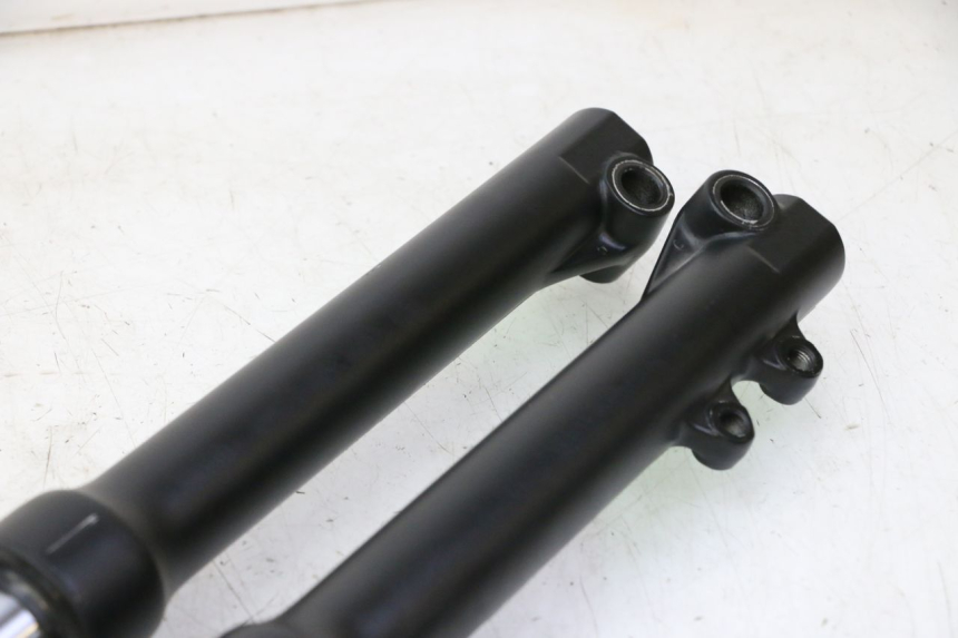 photo de BOTELLA HORQUILLA  APOLLO RFZ 125 - Primer plano técnico