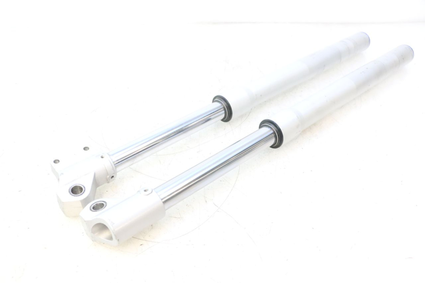 photo de TUBO DE HORQUILLA APOLLO RFZ 150 - Primer plano técnico