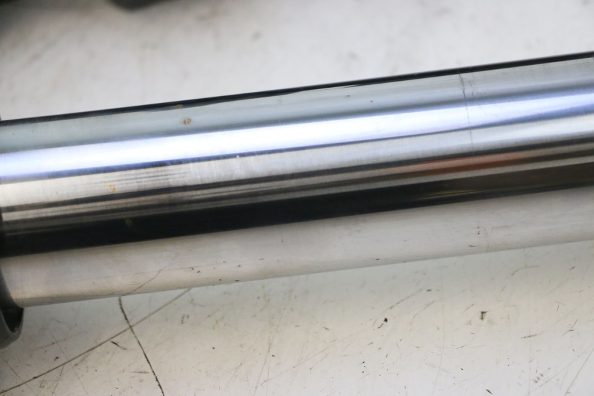 photo de BOTELLA HORQUILLA  HARLEY DAVIDSON ROAD GLIDE FLTRXSE 1920 (2018 - 2022) - Marcados y referencias originales