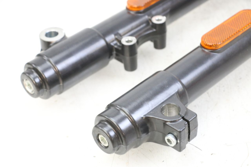 photo de BOTELLA HORQUILLA  ROYAL ENFIELD SCRAM 411 (2022 - 2024) - Otra vista del artículo