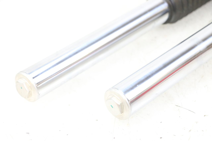 photo de BOTELLA HORQUILLA  ROYAL ENFIELD SCRAM 411 (2022 - 2024) - Zoom estado de uso