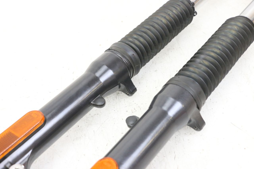 photo de BOTELLA HORQUILLA  ROYAL ENFIELD SCRAM 411 (2022 - 2024) - Marcados y referencias originales