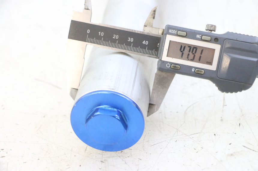 photo de TUBO DE HORQUILLA APOLLO RXF 125 - Primer plano técnico