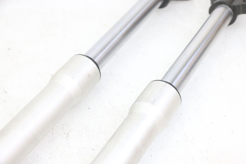 photo de TUBO DE HORQUILLA APOLLO RXF 125 - Detalles de los puntos de fijación