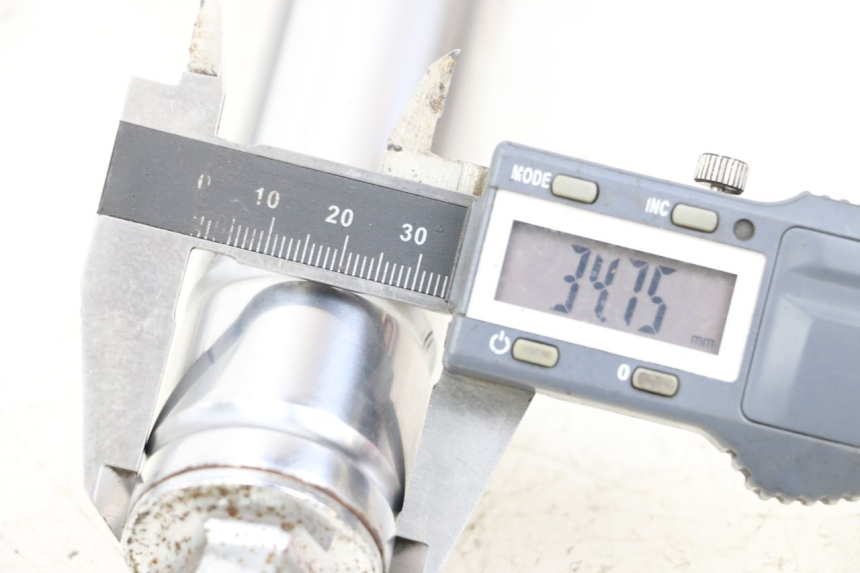 photo de Tubo de horquilla DAELIM S3 125 (2010 - 2017) - Detalle de la pieza