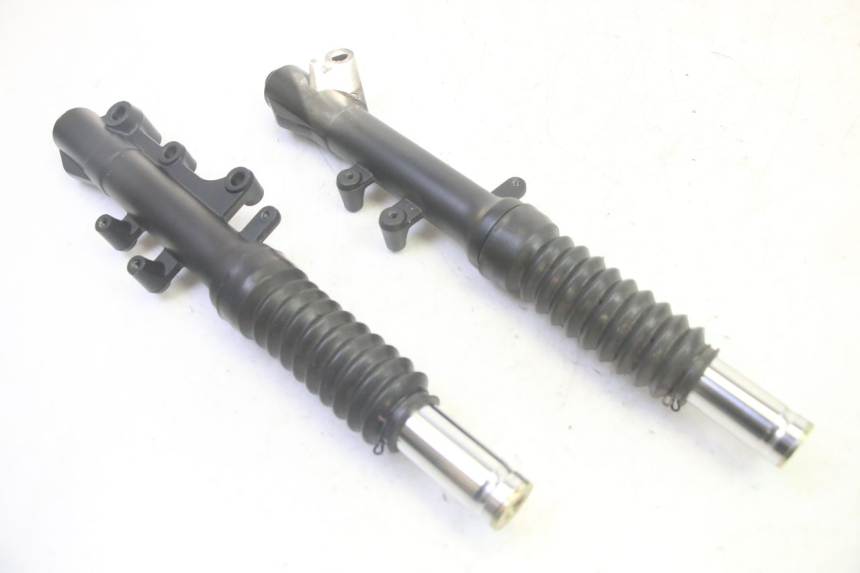 photo de BOTELLA HORQUILLA  JM MOTORS SANTANA EVO 50 (2024 - 2026) - Primer plano técnico