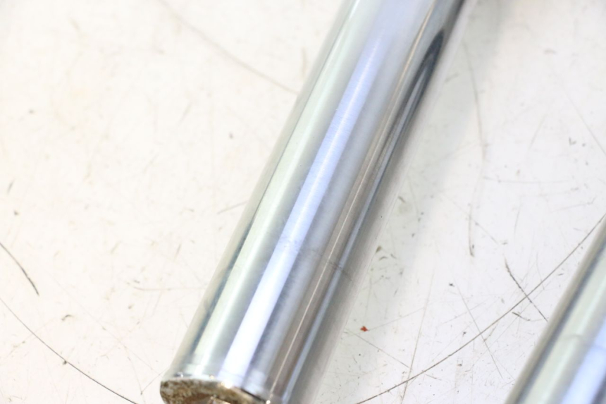 photo de BOTELLA HORQUILLA  PEUGEOT SATELIS 125 (2013 - 2018) - Primer plano técnico