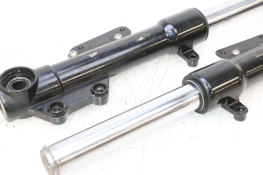 photo de BOTELLA HORQUILLA  APRILIA SR MOTARD 50 (2012 - 2018) - Características distintivas