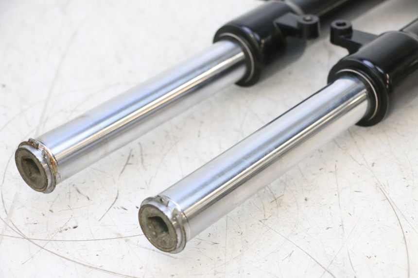 photo de BOTELLA HORQUILLA  APRILIA SR MOTARD 50 (2012 - 2018) - Primer plano técnico