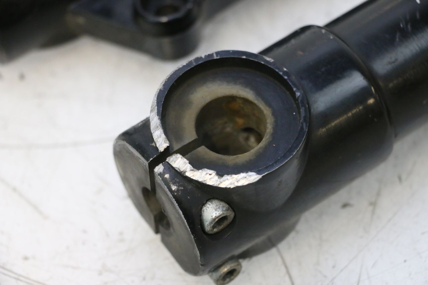 photo de BOTELLA HORQUILLA  APRILIA SR MOTARD 50 (2012 - 2018) - Estado de la superficie y material