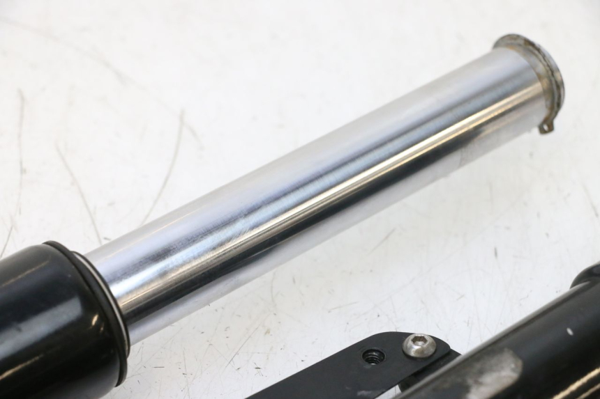 photo de BOTELLA HORQUILLA  APRILIA SR MOTARD 50 (2012 - 2018) - Marcados y referencias originales