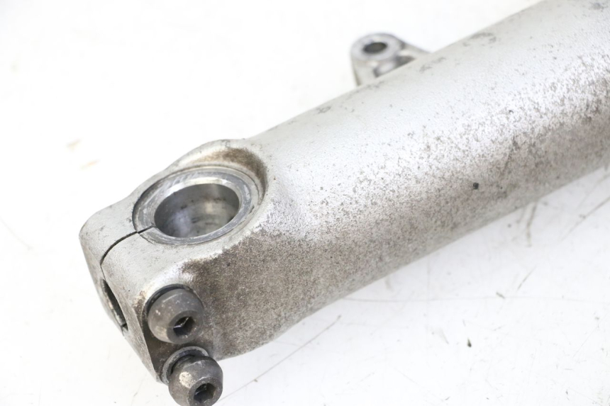 photo de BOTELLA HORQUILLA  HONDA ST PAN EUROPEAN 1300 (2002 - 2013) - Detalles de los puntos de fijación