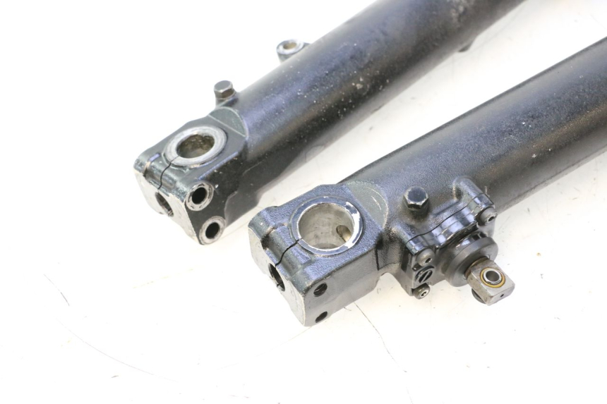 photo de BOTELLA HORQUILLA  HONDA ST PAN EUROPEAN 1100 (1990 - 2002) - Detalles de los puntos de fijación