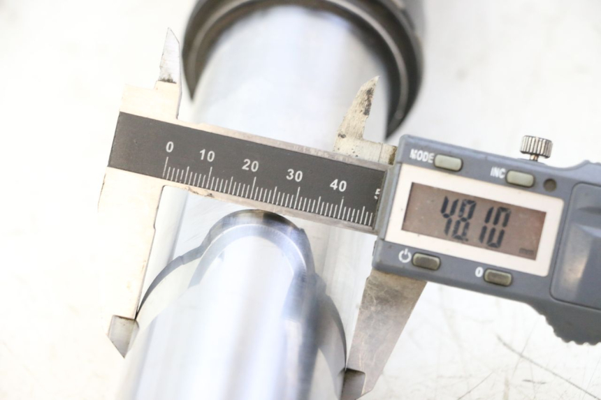 photo de BOTELLA HORQUILLA  KTM SUPERENDURO R 950 (2005 - 2009) - Detalle de la pieza