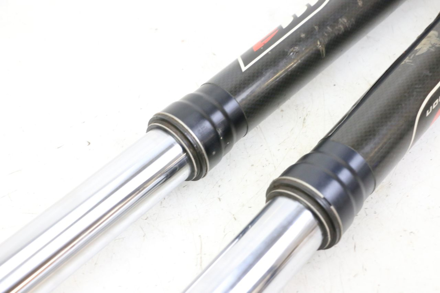 photo de BOTELLA HORQUILLA  KTM SUPERENDURO R 950 (2005 - 2009) - Primer plano de alta resolución