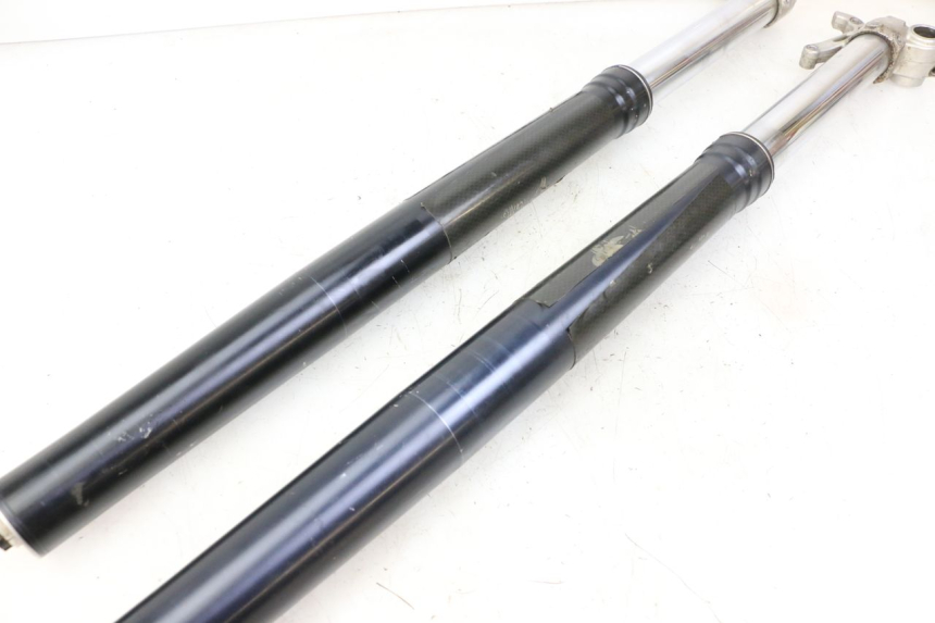 photo de BOTELLA HORQUILLA  KTM SUPERENDURO R 950 (2005 - 2009) - Primer plano técnico