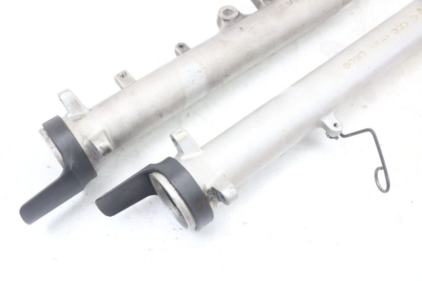 photo de BOTELLA HORQUILLA  SUZUKI GS F 500 (2004 - 2007) - Otra perspectiva