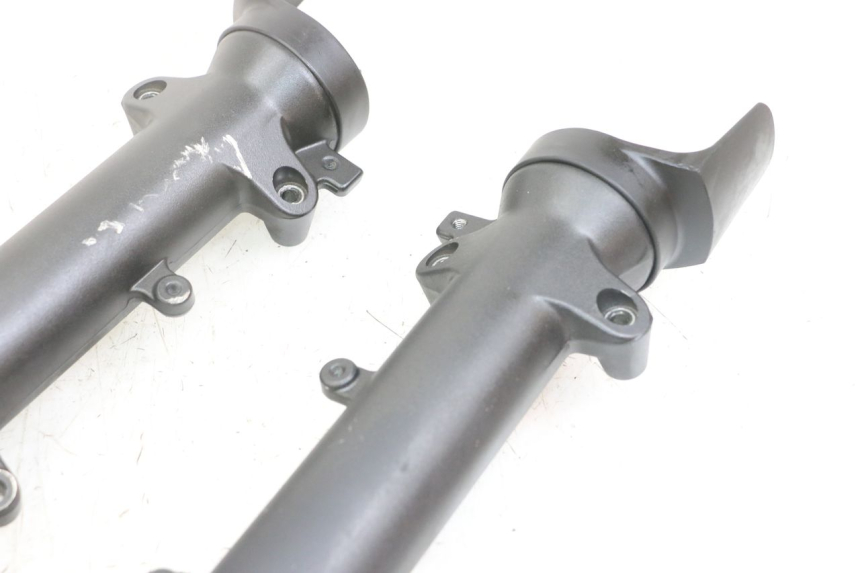 photo de BOTELLA HORQUILLA  SUZUKI GSX F GSXF 650 (2007 - 2015) - Detalles de los puntos de fijación